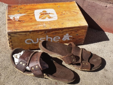 CUSHE MANUKA SLIDE