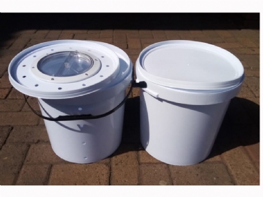 GANIS LIVE BAIT BUCKETS WHITE & TAMPES 20LT